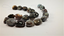 Load image into Gallery viewer, Eye-Catching African Layer Agate Necklace
