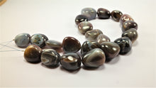 Load image into Gallery viewer, Eye-Catching African Layer Agate Necklace
