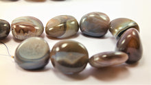 Load image into Gallery viewer, Eye-Catching African Layer Agate Necklace
