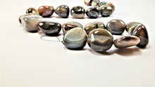 Load image into Gallery viewer, Eye-Catching African Layer Agate Necklace
