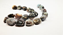 Load image into Gallery viewer, Eye-Catching African Layer Agate Necklace
