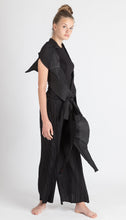 Load image into Gallery viewer, Zig Zag Pleated Multifunctional Scarf with Armholes to be used optional
